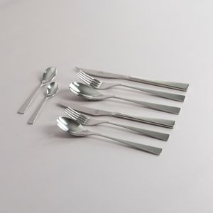 Set de cubiertos Buffet con cuchillo de asado - 48 piezas